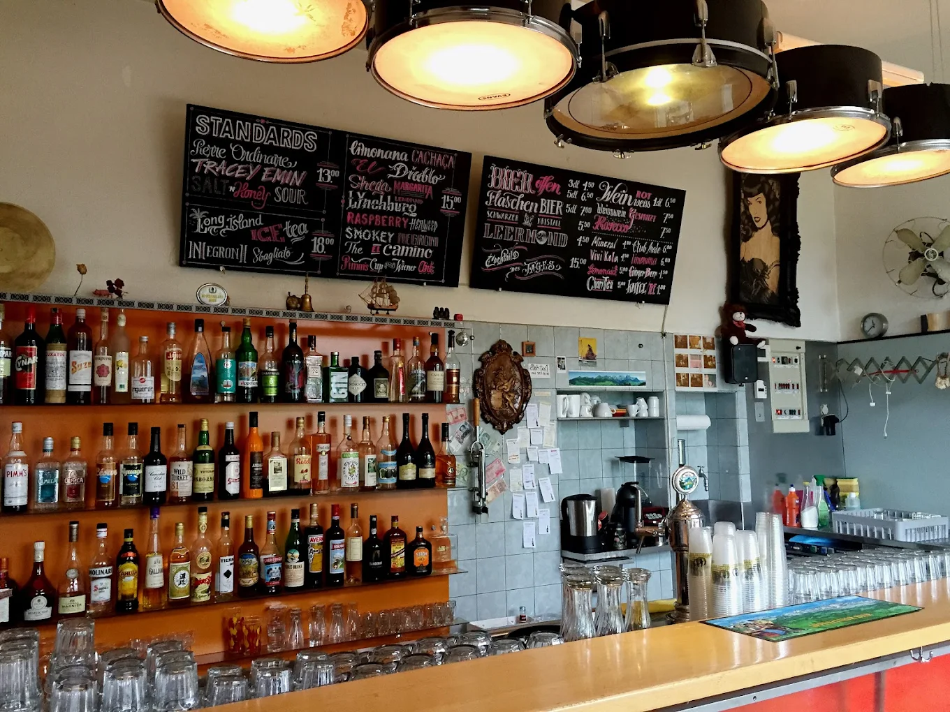 Tankstell Bar St. Gallen – Gäste an der Bar